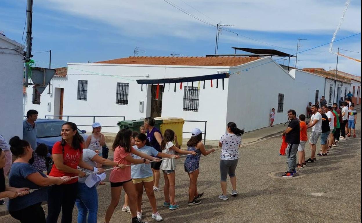Niños y mayores disfrutaron de los recuperados juegos de las fiestas de Fátima