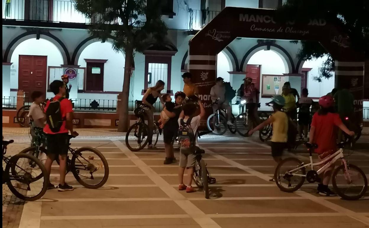 El Club Gurumelos Bike organiza la II ruta cicloturística familiar nocturna del verano