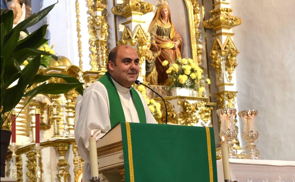 D. Jesús Chacón en la misa de su despedida.