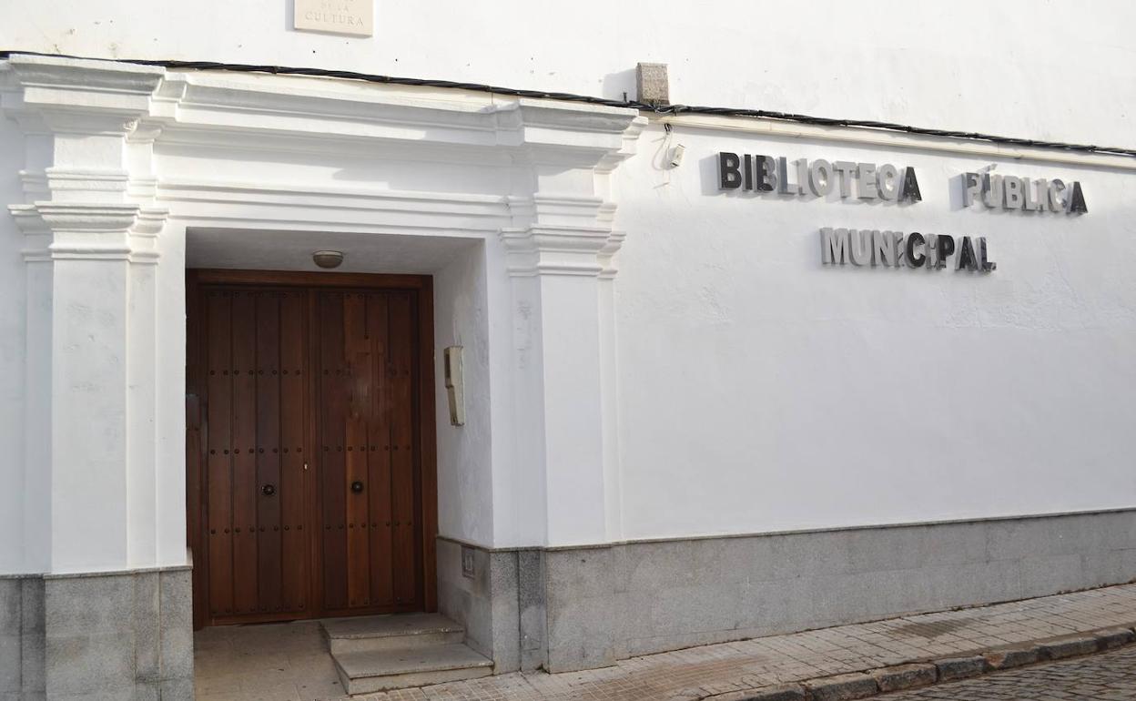 Fachada de la Biblioteca Pública Municipal.