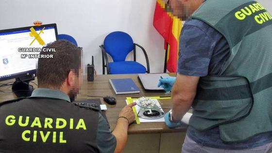 La Guardia Civil detiene a una persona por traficar con drogas en la localidad