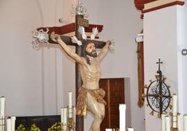 El Cristo permance en la Iglesia para su novena.