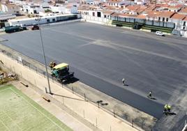 El campo recién asfaltado a vista de pájaro.