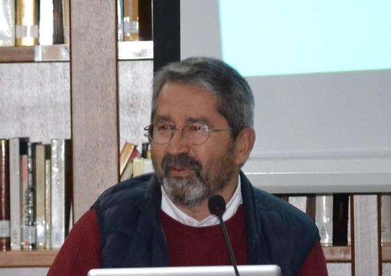 El villanovense Blas Vinagre, profesor de la UEx, lanza su nuevo libro 'El hombre entre las máquinas'