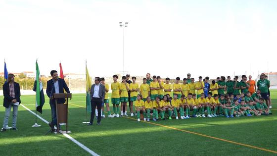 Inaugurado el campo de fútbol de césped artificial tras la retirada del césped natural de 23 años de antigüedad