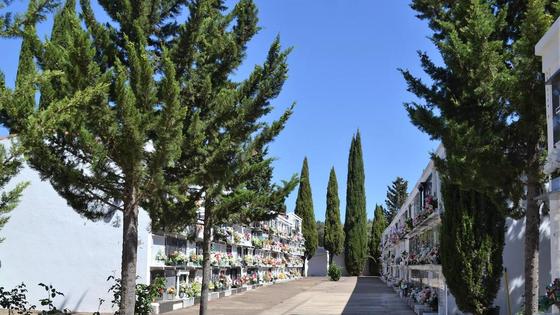 El cementerio adopta el horario especial para las festividades de Difuntos y los Santos
