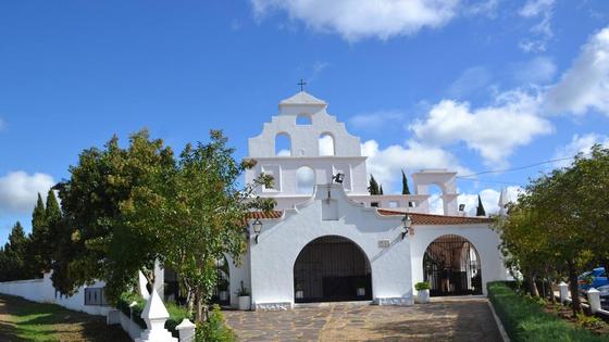 Cientos de villanovenses visitan a sus seres queridos en el Cementerio, que en este 2023 cumple 80 años