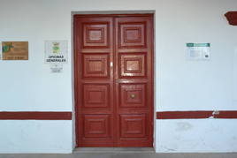 Puerta de acceso a la seceretaría del Ayuntamiento.