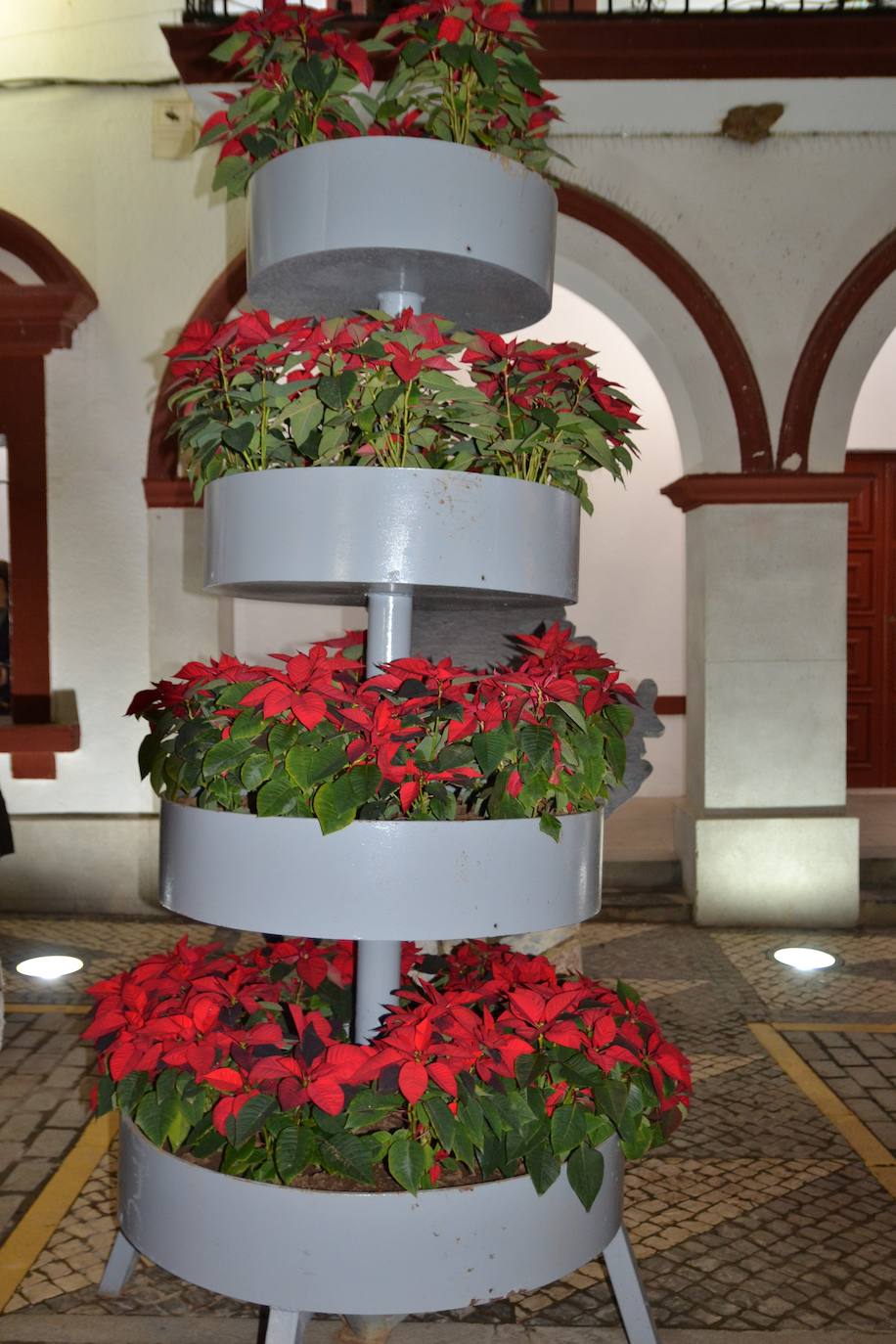 Los personajes de 'La Bella y la Bestia' protagonizaron el encendido navideño