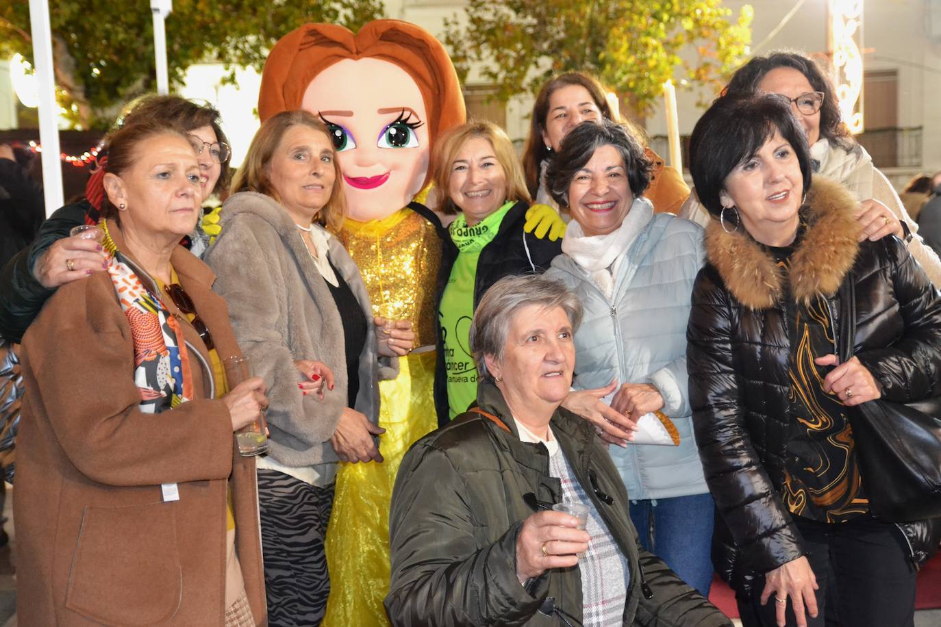 Los personajes de 'La Bella y la Bestia' protagonizaron el encendido navideño