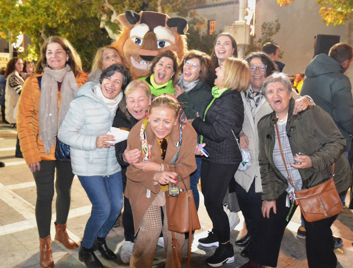 Los personajes de 'La Bella y la Bestia' protagonizaron el encendido navideño