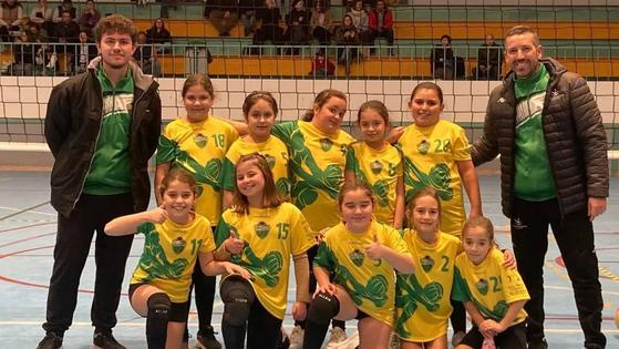 La Escuela municipal de Voleibol finaliza el año con dos encuentros fuera de la localidad