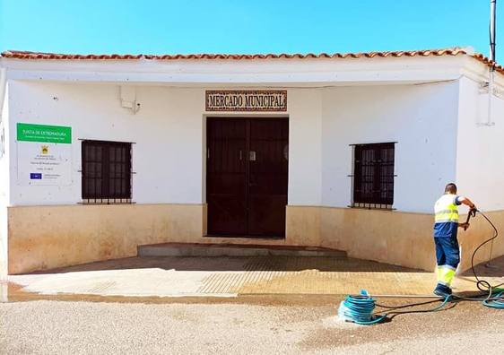 Ocho aspirantes se examinarán para optar al puesto de limpiador del Mercado de Abastos