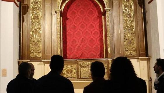 Las entidades encargadas de la restauración del retablo de La Piedad visitan la evolución de las obras