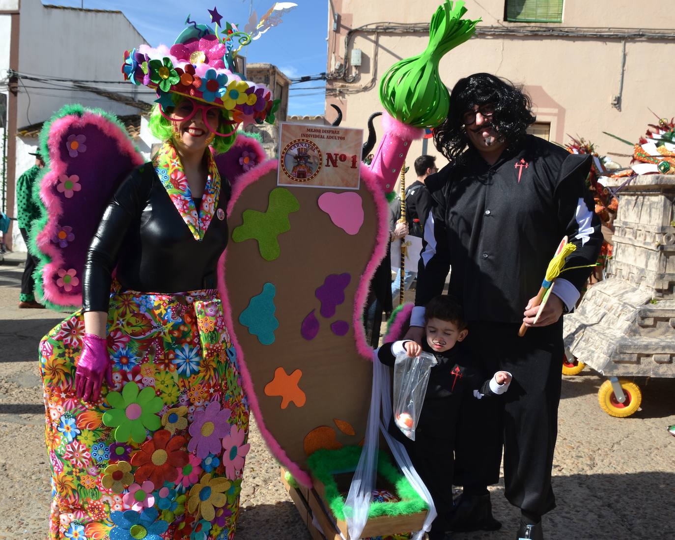 El gran desfile del carnaval acabó con un espectáculo de música y baile de las grandes comparsas