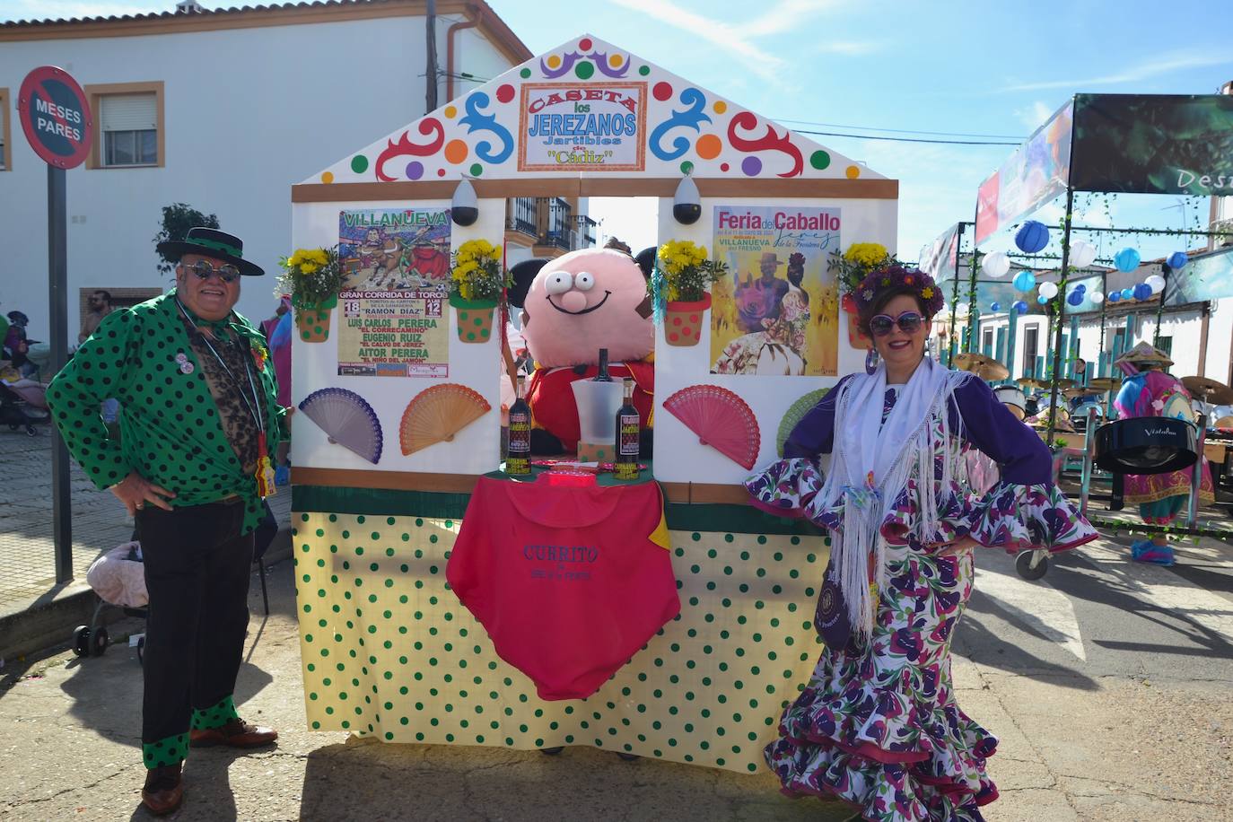 El gran desfile del carnaval acabó con un espectáculo de música y baile de las grandes comparsas