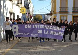 Alumnos del IESO portaban la pancarta del 8 de marzo, imagen de archivo.