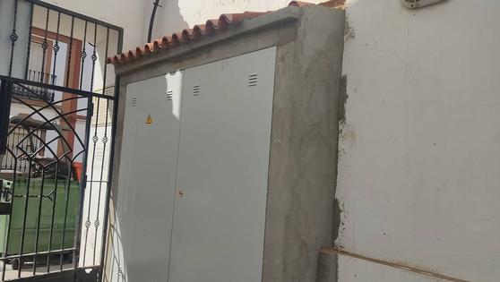 Reformado el centro de distribución de la calle San Juanito el cual pasa de 400 a 1000 kVA
