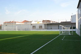 Vista del nuevo campo de futbol de césped artificial.