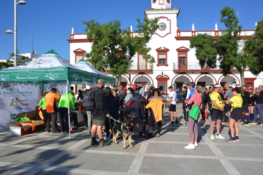 La localidad entregó 1.000 euros a Feder del VIII Trail Rayano Solidario en el que hubo más de 300 deportistas
