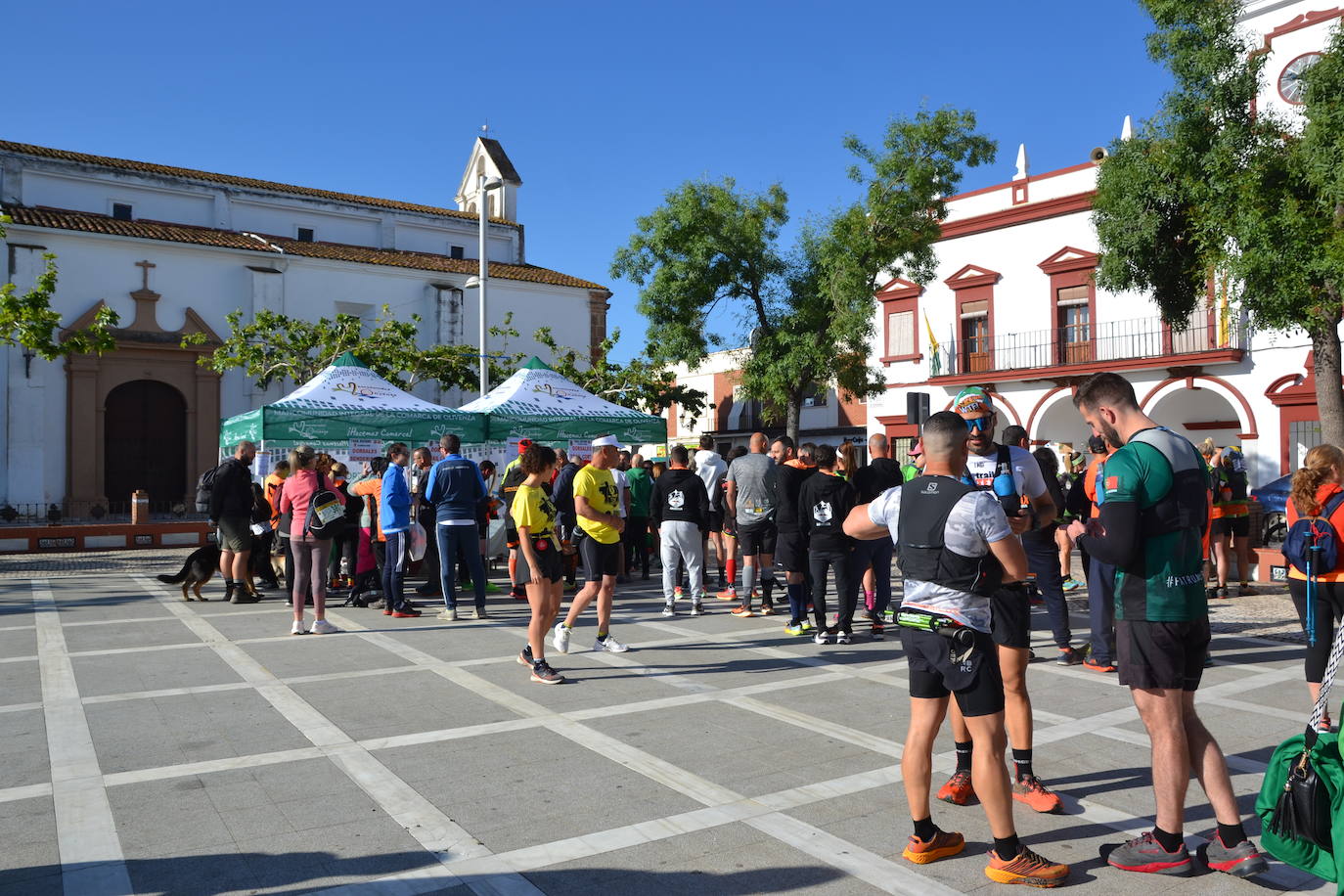 La localidad entregó 1.000 euros a Feder del VIII Trail Rayano Solidario en el que hubo más de 300 deportistas