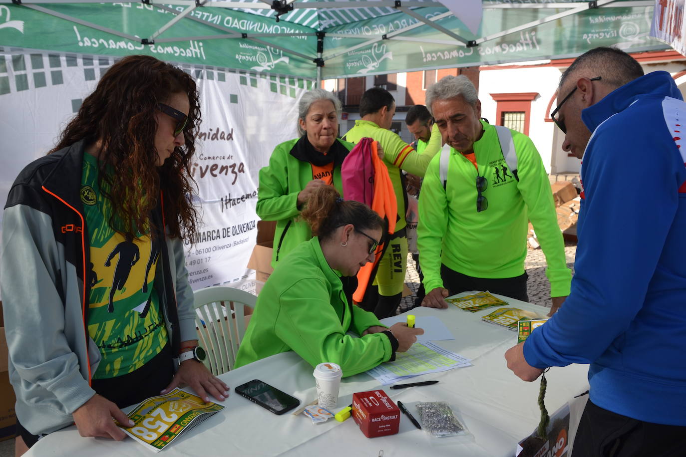La localidad entregó 1.000 euros a Feder del VIII Trail Rayano Solidario en el que hubo más de 300 deportistas