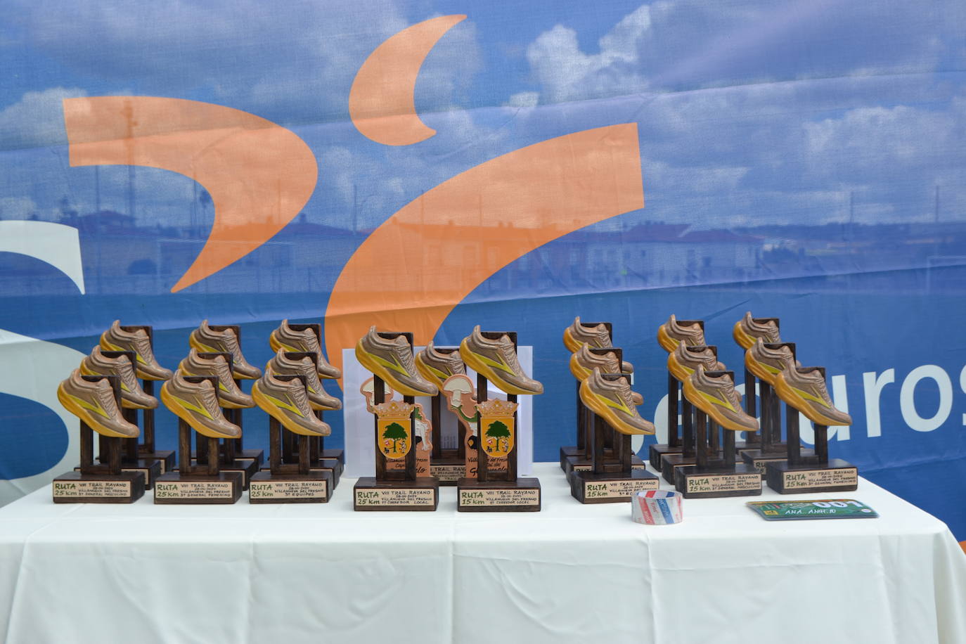 La localidad entregó 1.000 euros a Feder del VIII Trail Rayano Solidario en el que hubo más de 300 deportistas
