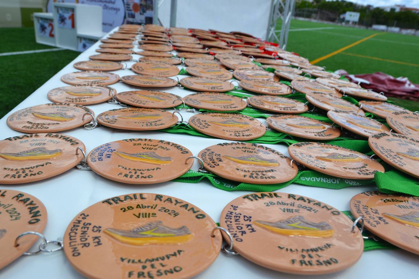 La localidad entregó 1.000 euros a Feder del VIII Trail Rayano Solidario en el que hubo más de 300 deportistas