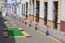 Imagen de archivo de la calle Pablo Iglesias adornada para el Corpus.