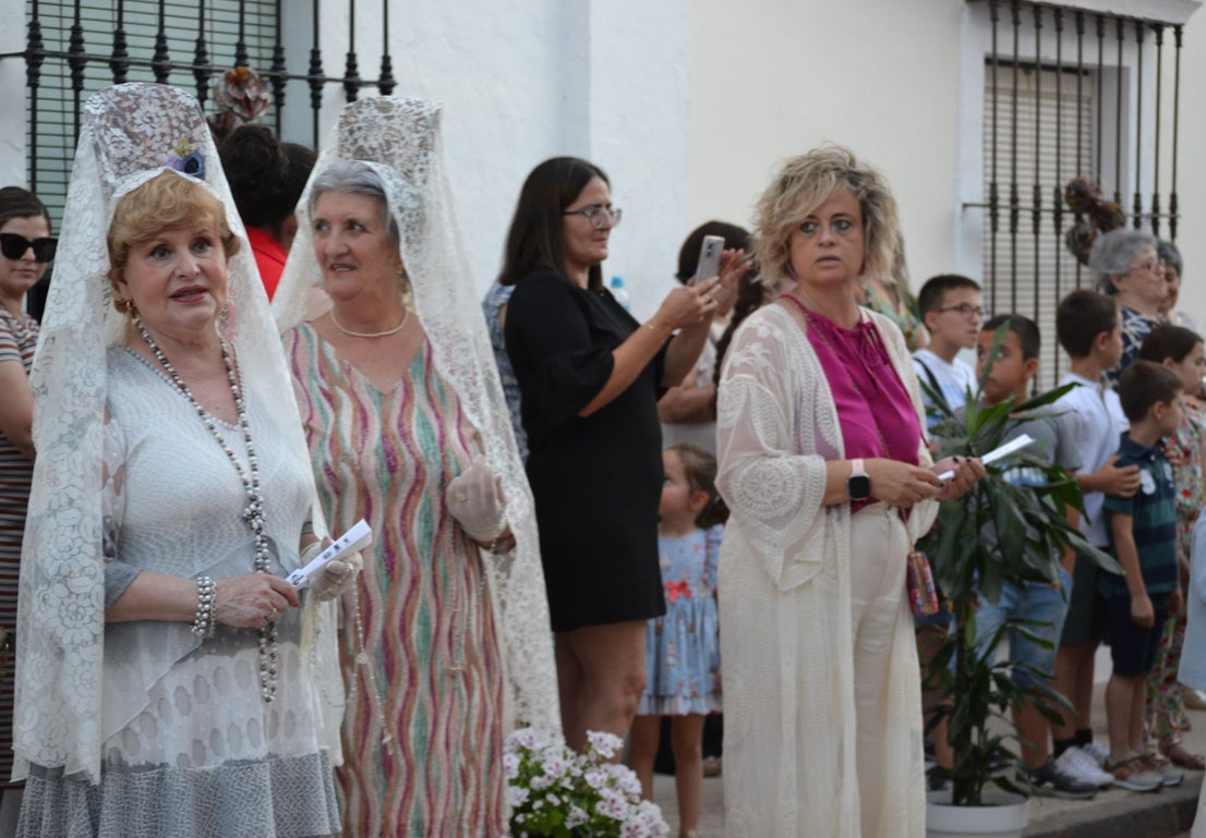 16 niños y niñas de Primera Comunión acompañaron al Cuerpo de Cristo
