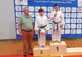 TRes de los judokas participantes de la Escuela de Villanueva.