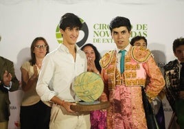 Sergio Sánchez recibió el trofeo de El Mella.