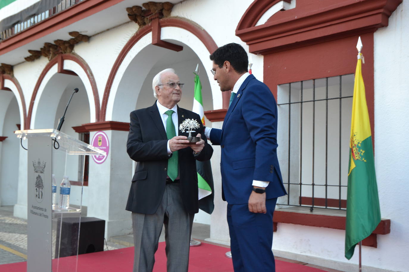 Marcelo Cruz, emocionado y feliz, recibió la Encina de Plata