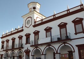 Fachada de la Casa Consistorial de la localidad.