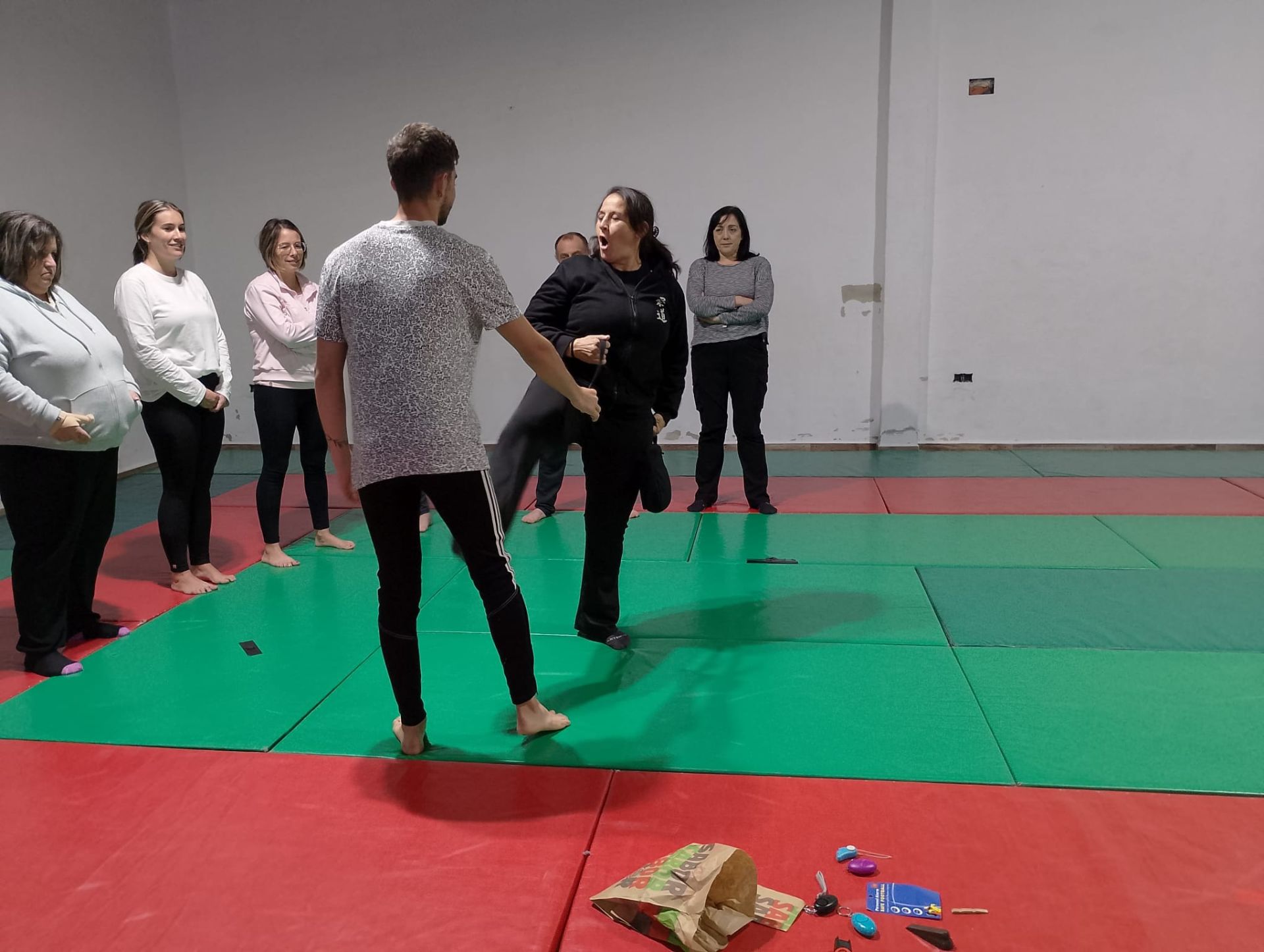 La población se implica en todas las abundantes y variadas actividades del 25N