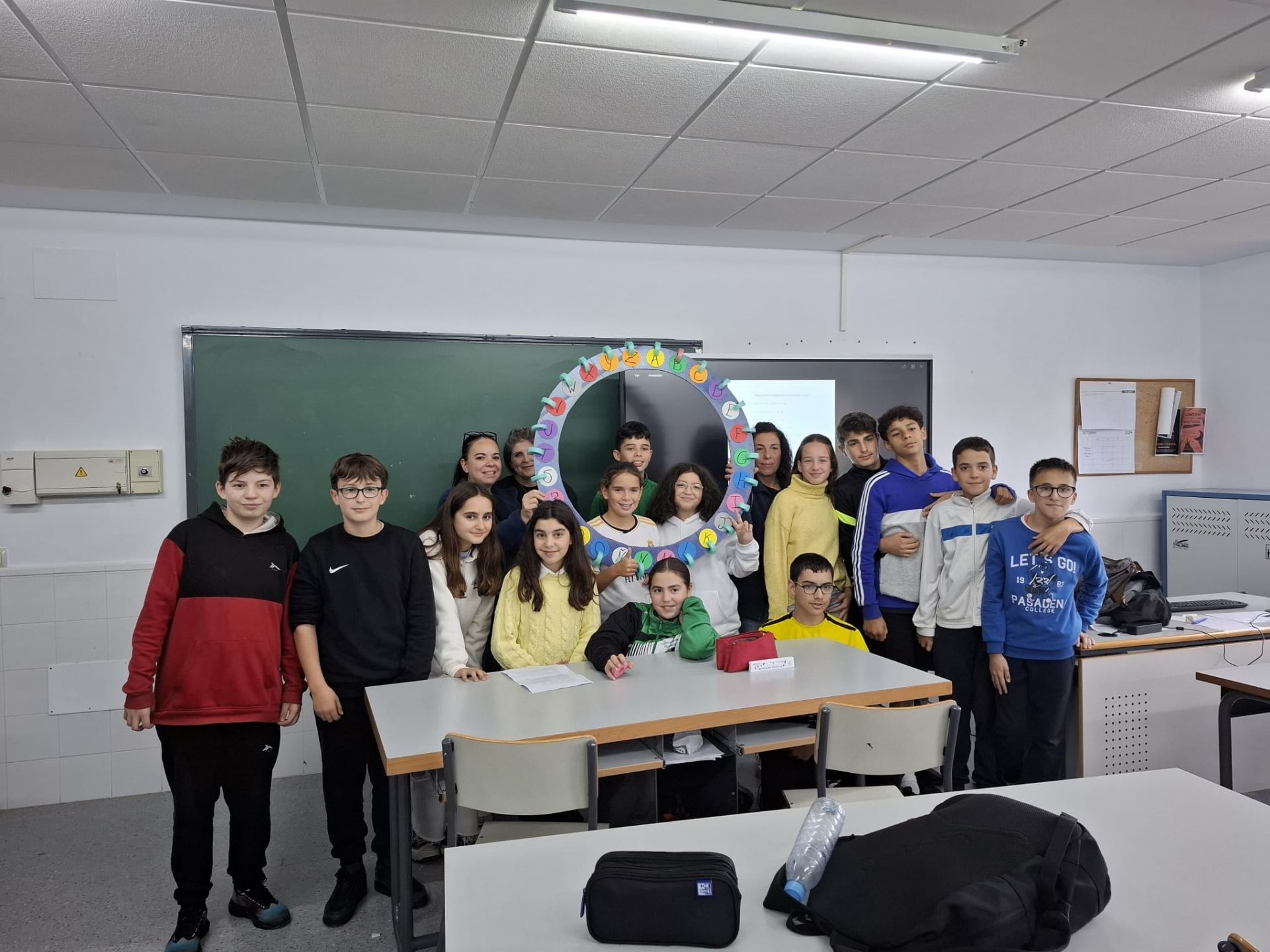 La población se implica en todas las abundantes y variadas actividades del 25N