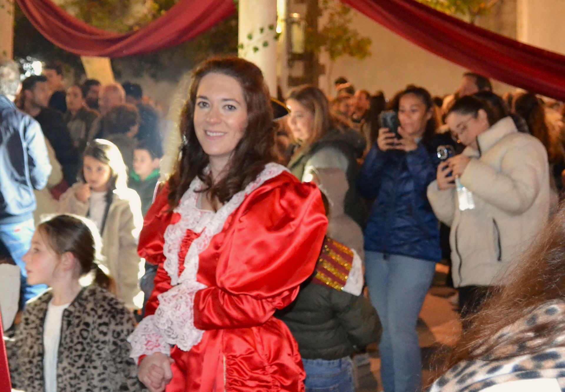 La Cenicienta, Mickie Mouse y Minnie protagonizaron el encendido navideño