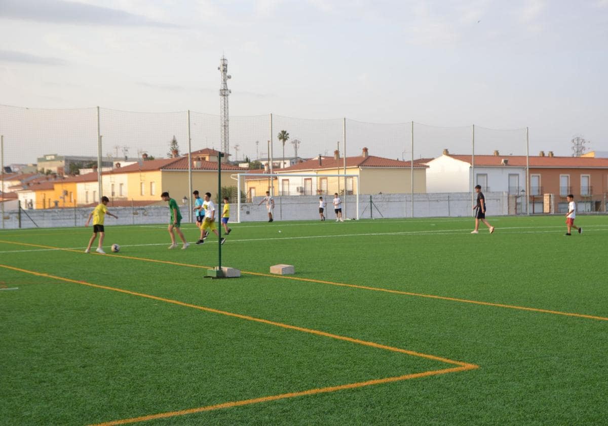 Imagen de archivo de un encuentro de fútbol en el Campo Municipal.