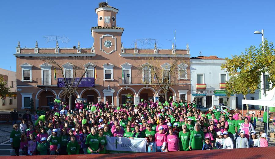 Masiva participación en la I Caminata Solidaria de la AECC. A.P
