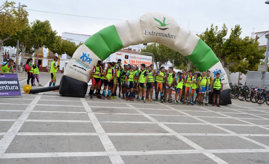 Los participantes en el raid se colocan en la salida. ALCOR