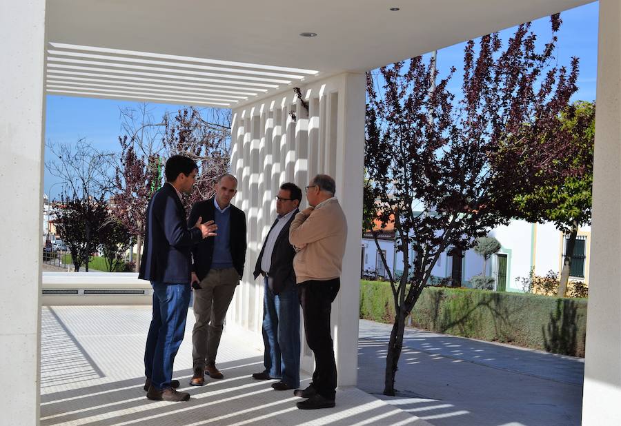 El Director General de Transportes inauguró la nueva parada de autobuses