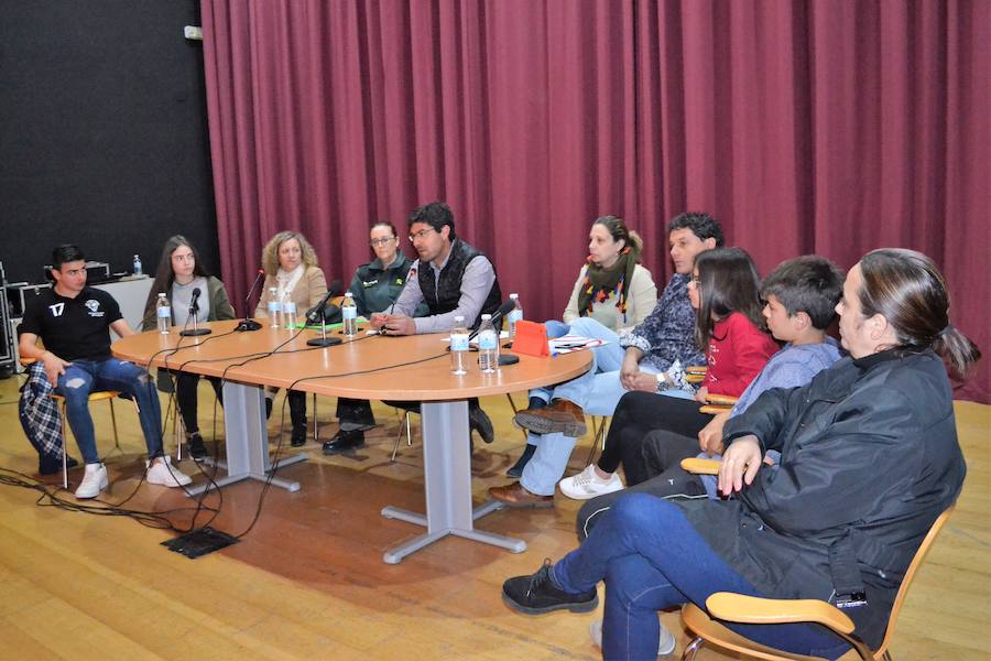 Mesa de debate de las I Jornadas de Prevención de Consumo de Alcohol en Menores. A.P