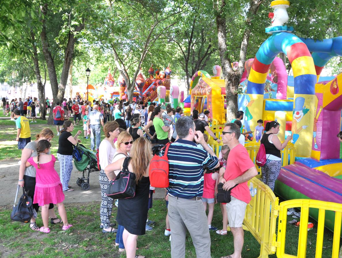 Niños y padres se divierten en la Feria de Plasencia