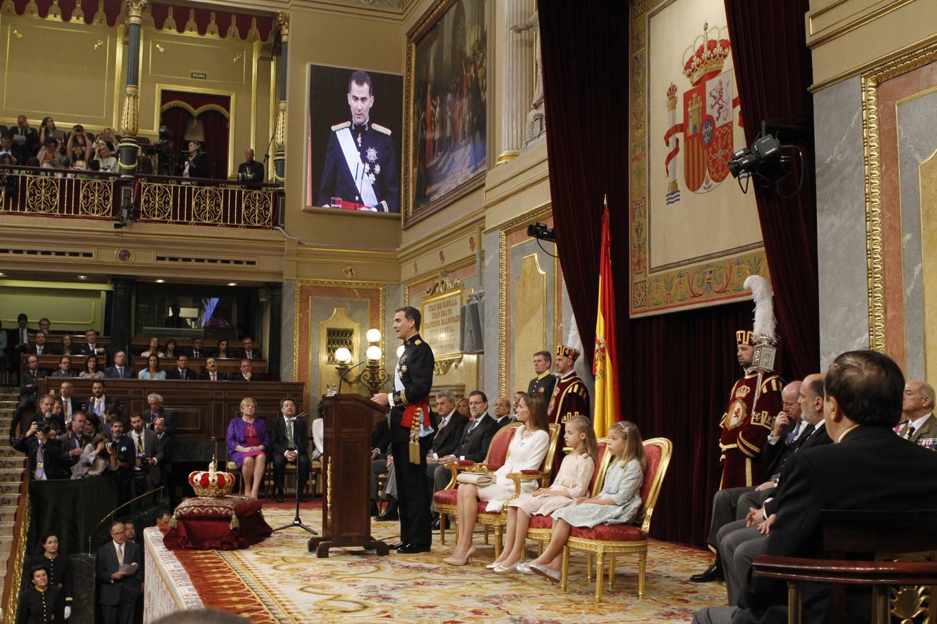 Felipe VI jura la Constitución ante las Cortes