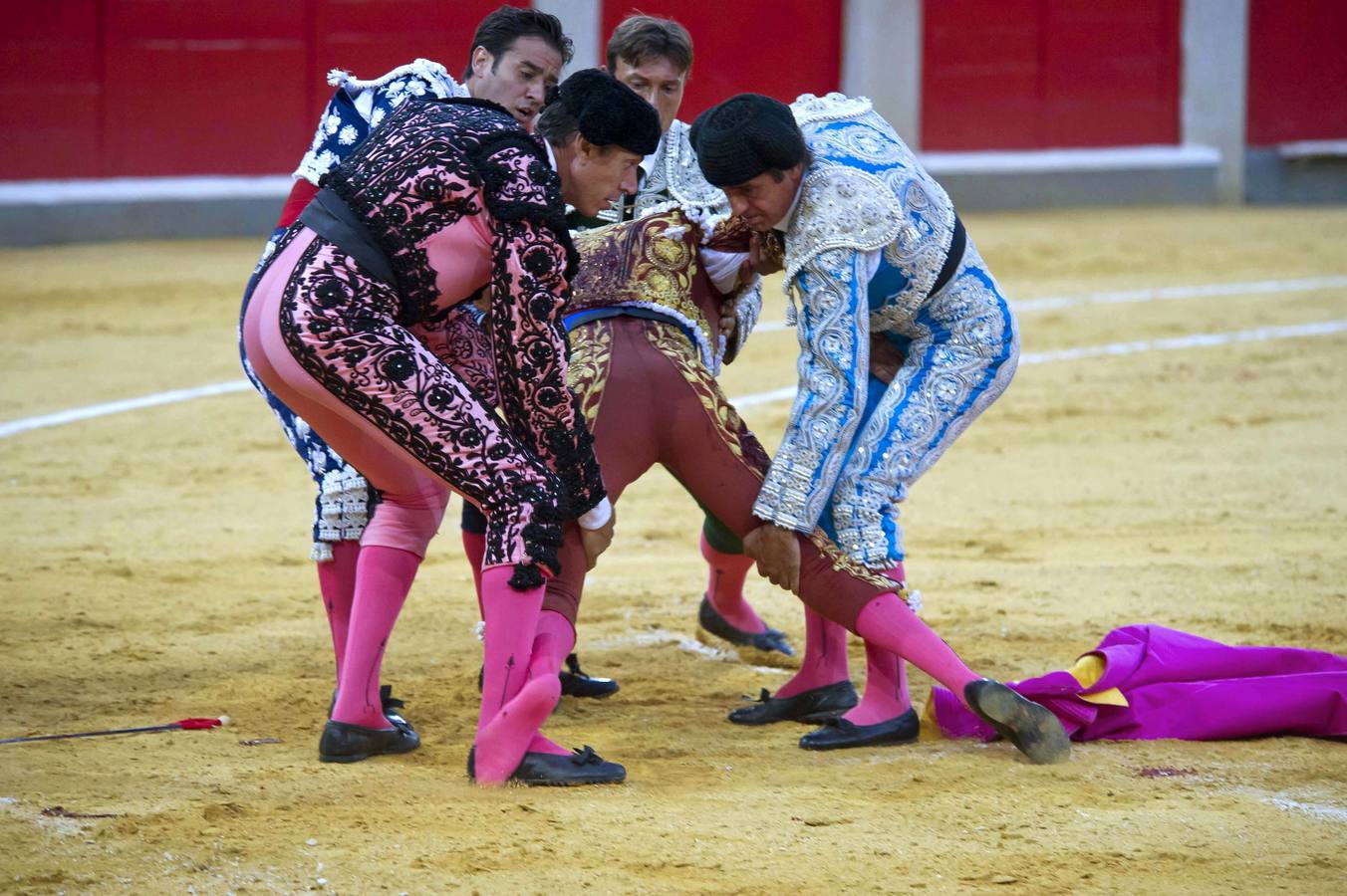 José Tomás y Cerro salieron a hombros por la Puerta Grande en Granada