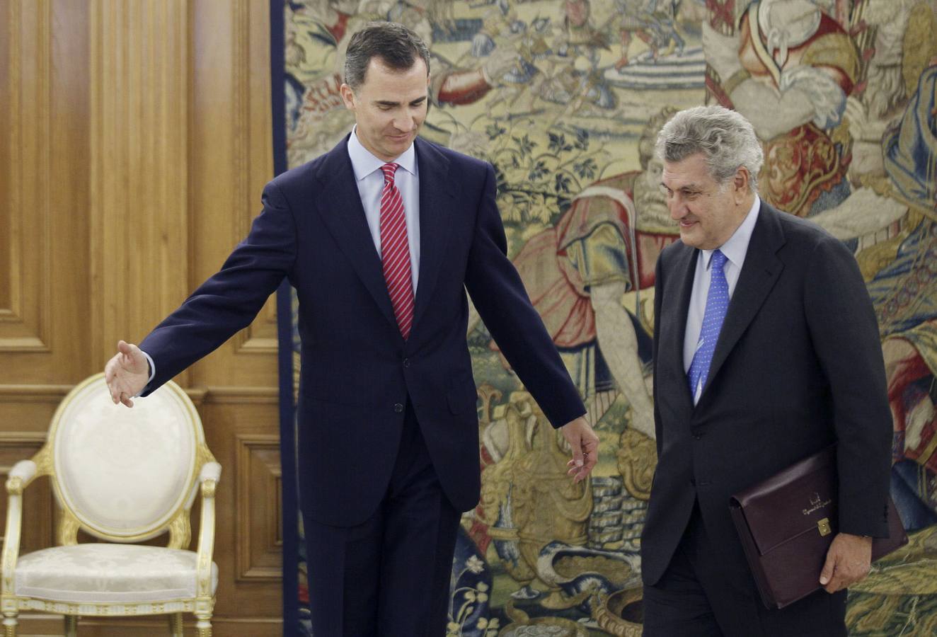 El rey Felipe posa junto a Jesus Posada, presidente del Congreso de los Diputados.