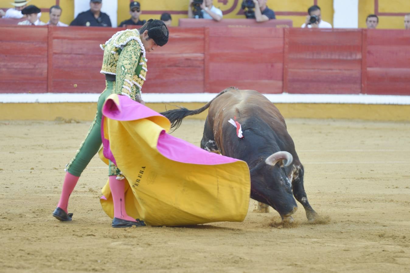 Perera y Campos salen a hombros en Badajoz