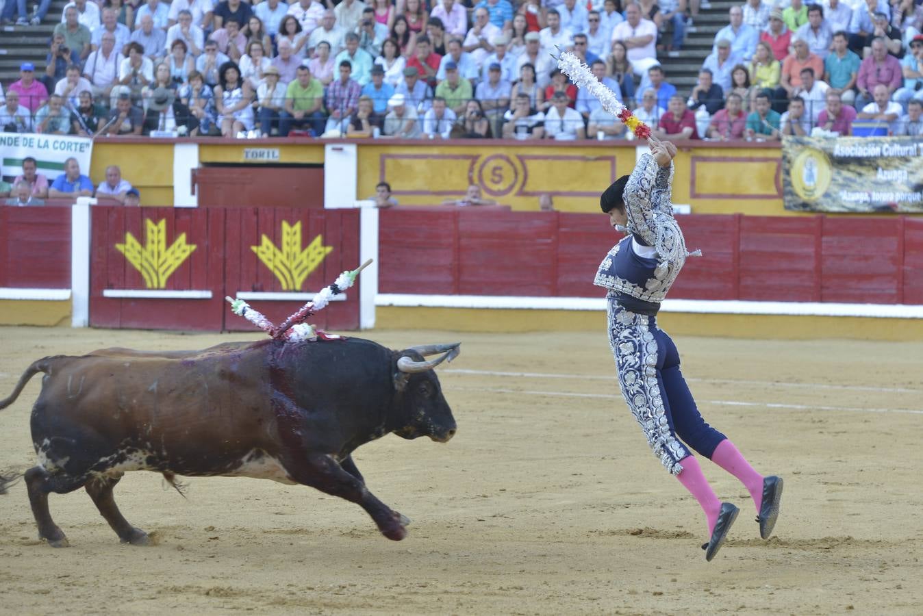 Perera y Campos salen a hombros en Badajoz