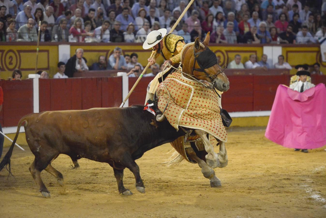 Perera y Campos salen a hombros en Badajoz
