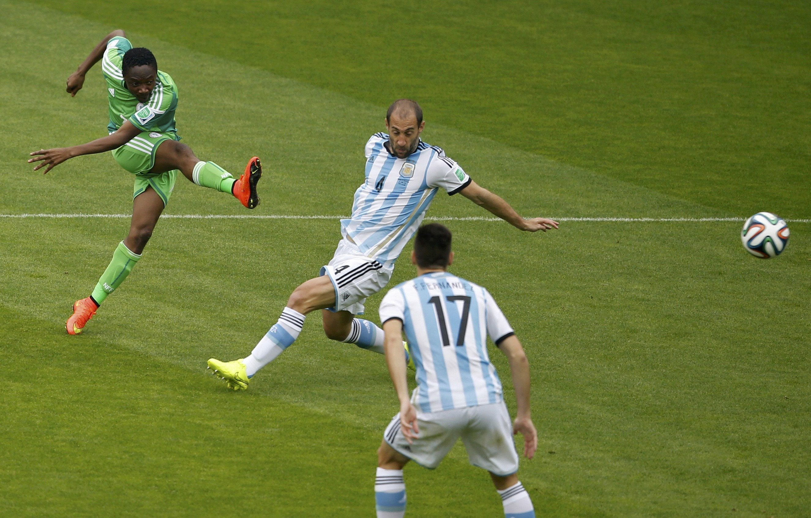 Musa remata a gol poco después de que Messi adelantara a los locales.